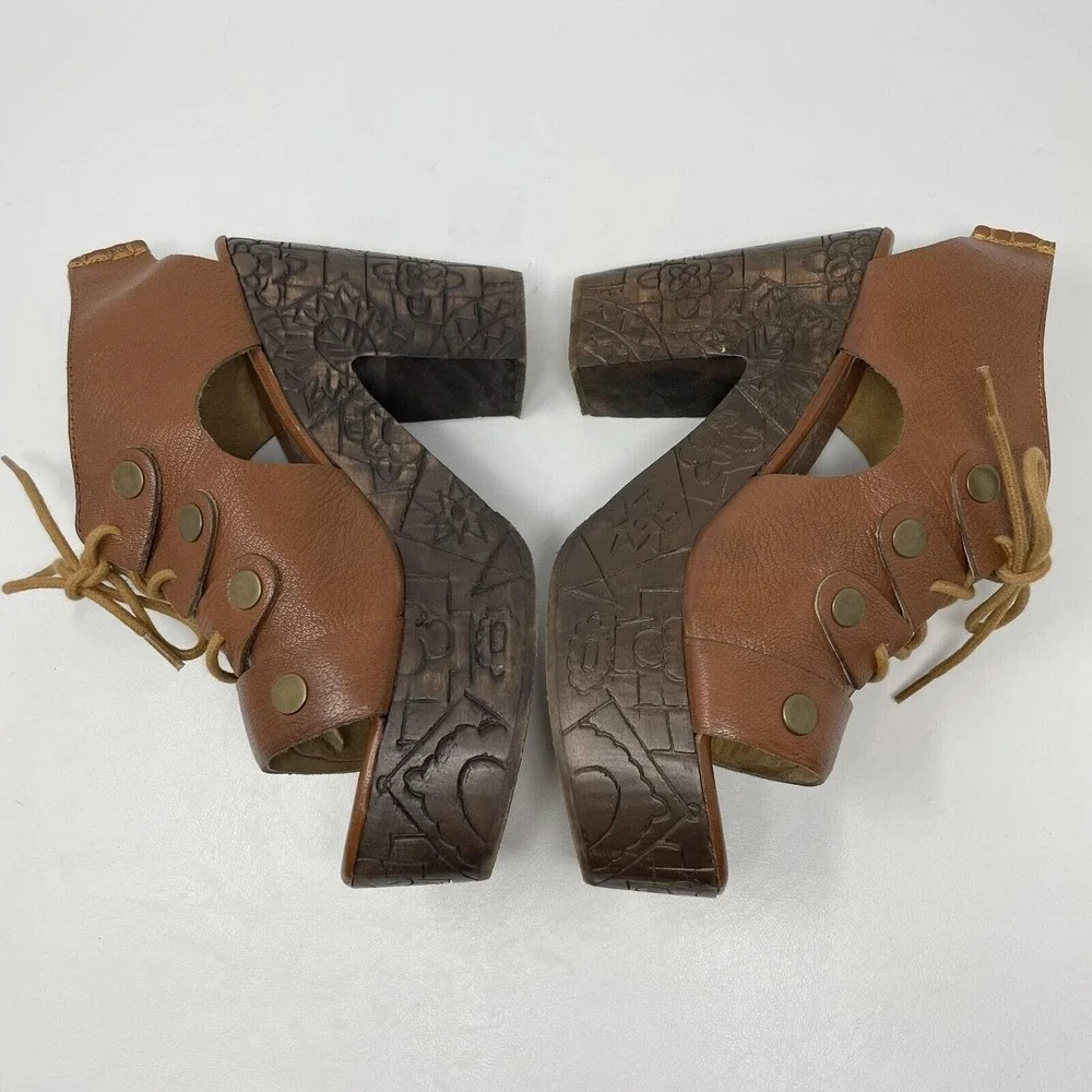 Free People Brown Leather Platform Sandals with Carved Wood-Effect Heel - Picture 3 of 8